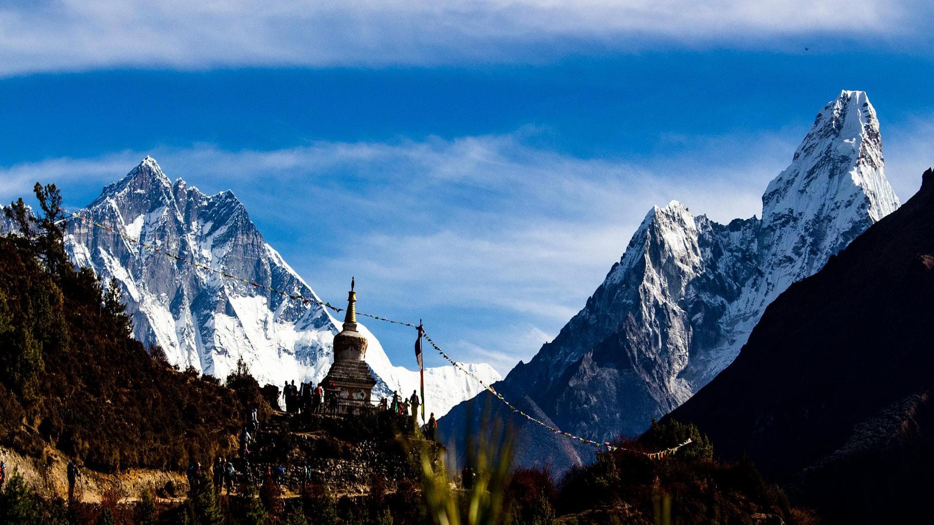 Everest trekking