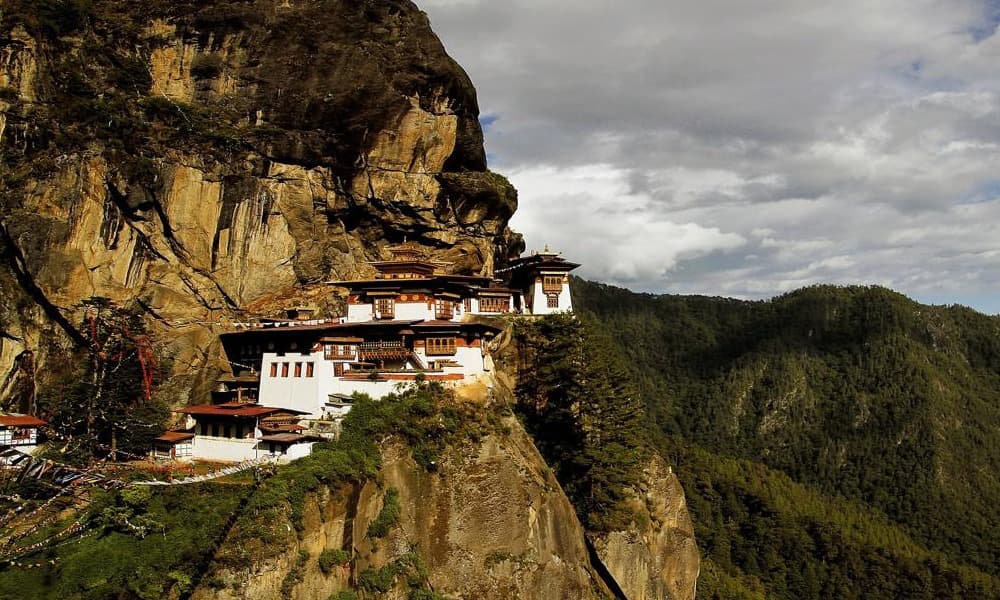 Unique Bhutan Tour : A Capitative Journey To The Mountainous Gem